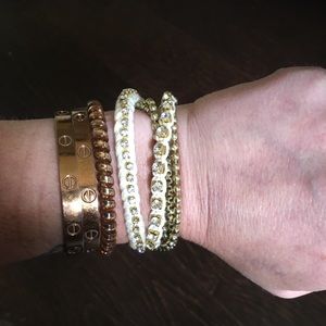 Bracelet with magnetic clasp